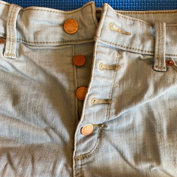 Target Stretchy! High Rise Denim Light Blue Jean Shorts Midi hi-rise size 8 29 - Picture 7 of 7